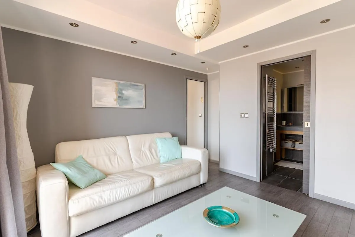 Apartment Stark Design Villa With Pool